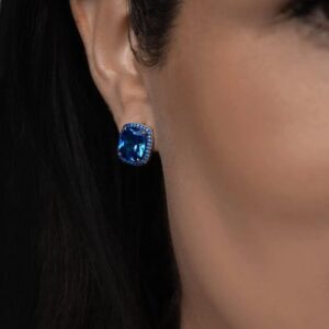 Broqueles de Zafiro Azul con Corte Cojín y Halo de Pavé